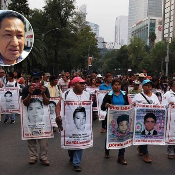 1 Renuncia fiscal de caso Ayotzinapa tras señalamientos de corrupción