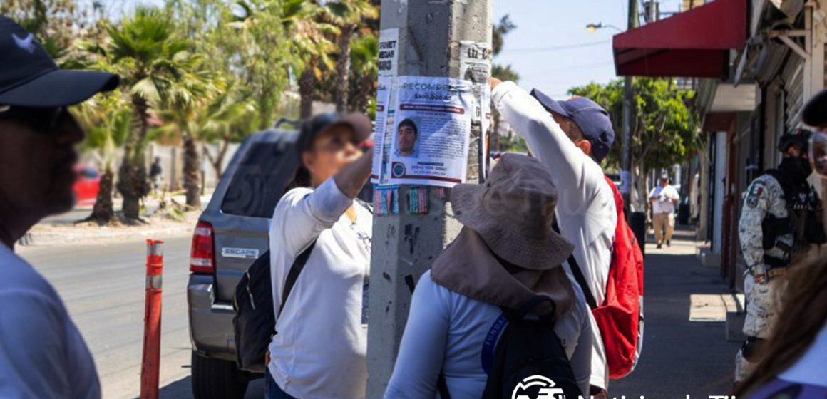 Colectivo Todos Somos Erick Carrillo realiza jornada de difusión de fichas de búsqueda en El Refugio