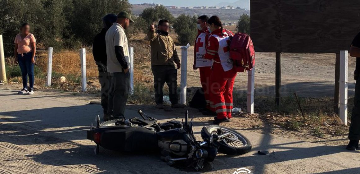Motociclista colisiona contra camión en cruce del bulevar Nogal