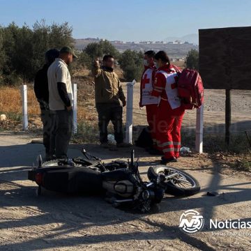 Motociclista colisiona contra camión en cruce del bulevar Nogal