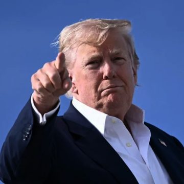 Trump refuerza política migratoria con incentivos económicos y expansión presupuestal