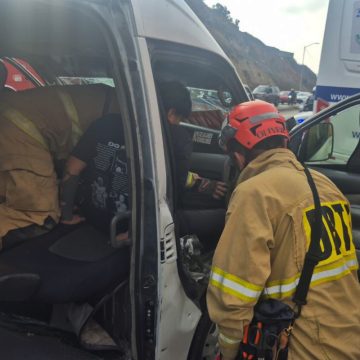 Conductor de taxi resultó lesionado tras colisión con camión en Vía Rápida Oriente