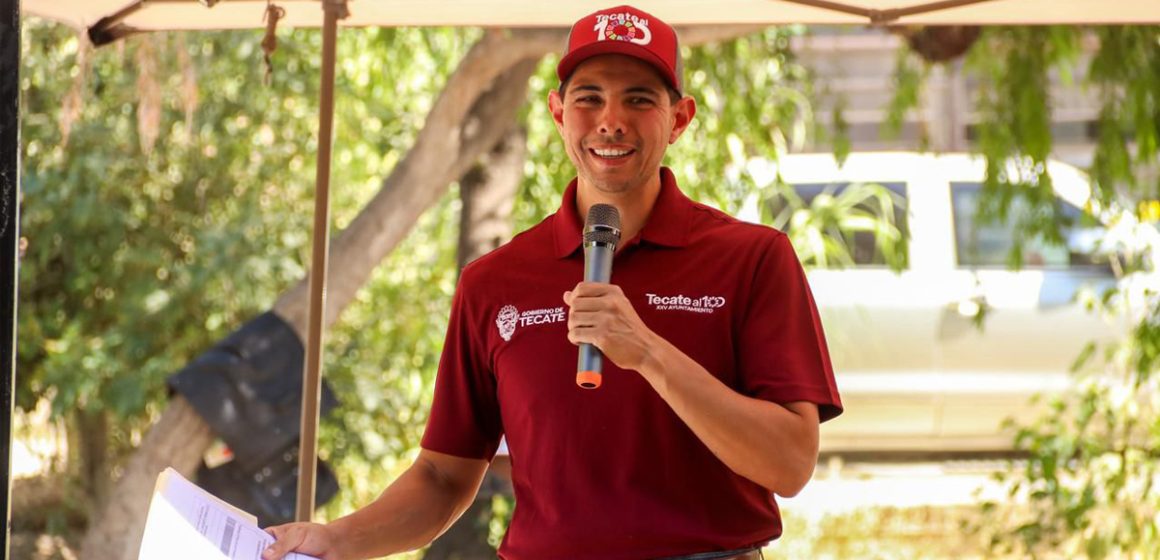 1 Anuncian pavimentación en calle primera de la col. Lázaro Cárdenas