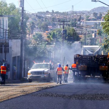 Arrancan labores de reencarpetado en calle José Gutiérrez Durán