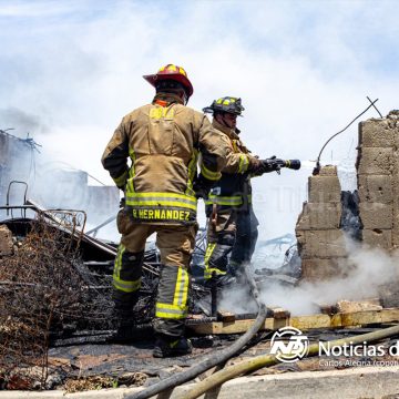 Incendio consume vivienda en la Vía Rápida Alamar; no se reportan lesionados