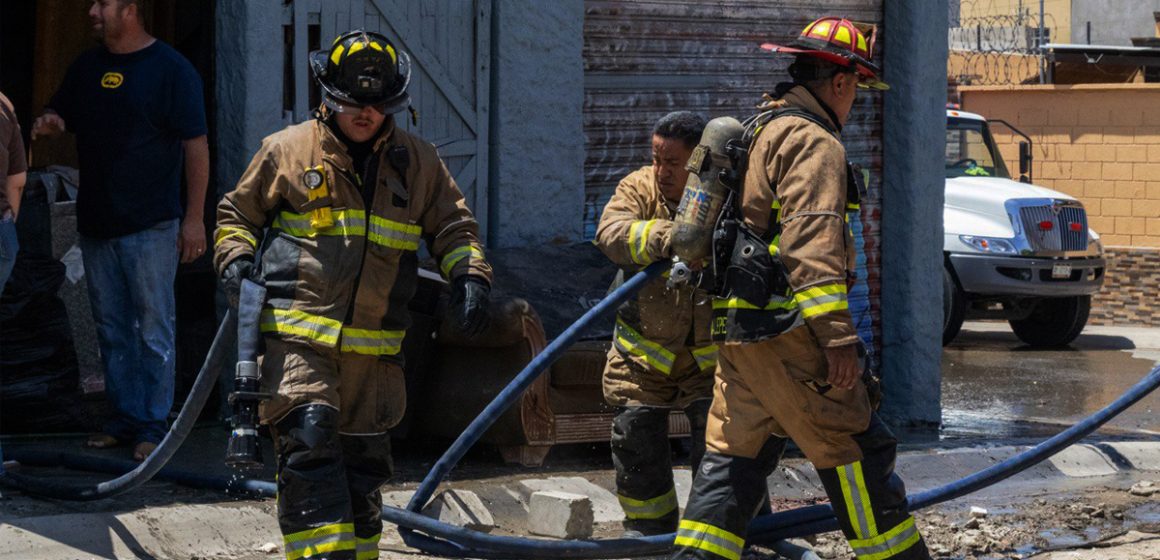 Bomberos sofocan incendio en domicilio de Villa del Real 