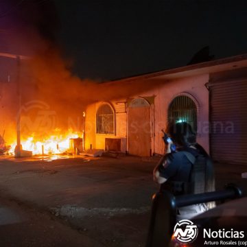 Bomberos controlan incendio en local de mariscos de la colonia Altamira