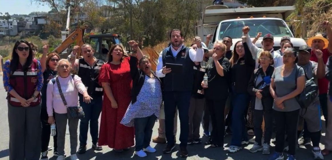 Supervisa Ismael Burgueño trabajos de limpieza y alumbrado en colonia Guadalajara