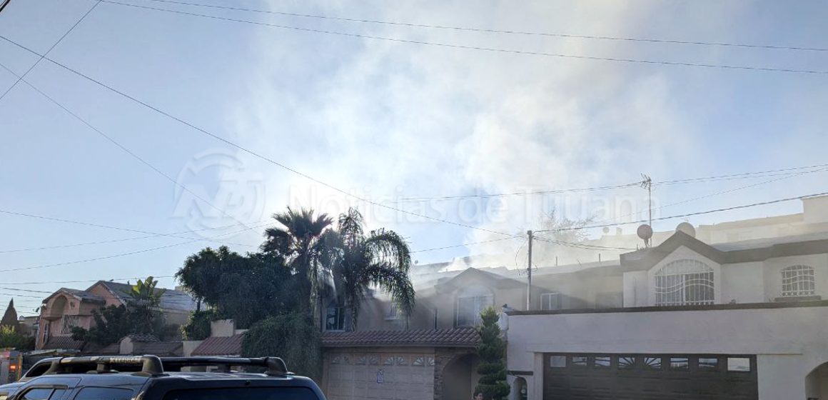 3 Incendio por fallo eléctrico en domicilio de fraccionamiento Loma Dorada