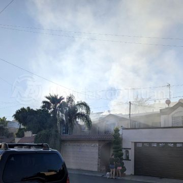 Incendio por fallo eléctrico en domicilio de fraccionamiento Loma Dorada