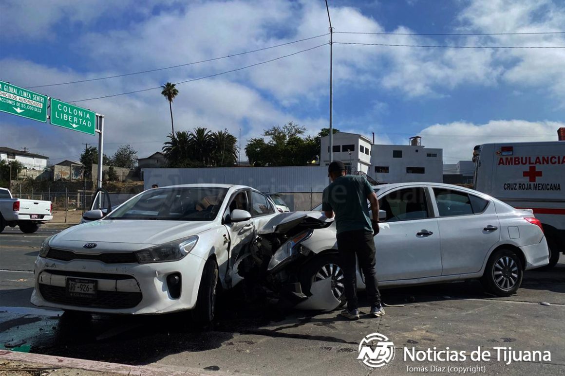 3 Accidente vial en bulevar Padre Kino deja tres personas lesionadas