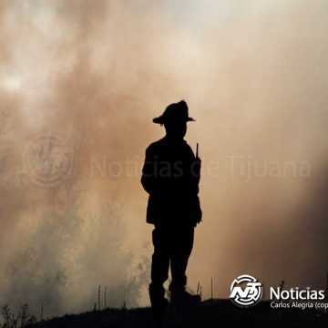 Incendio de pastizal en predio alertó a vecinos de la colonia Ampliación Tlatelolco