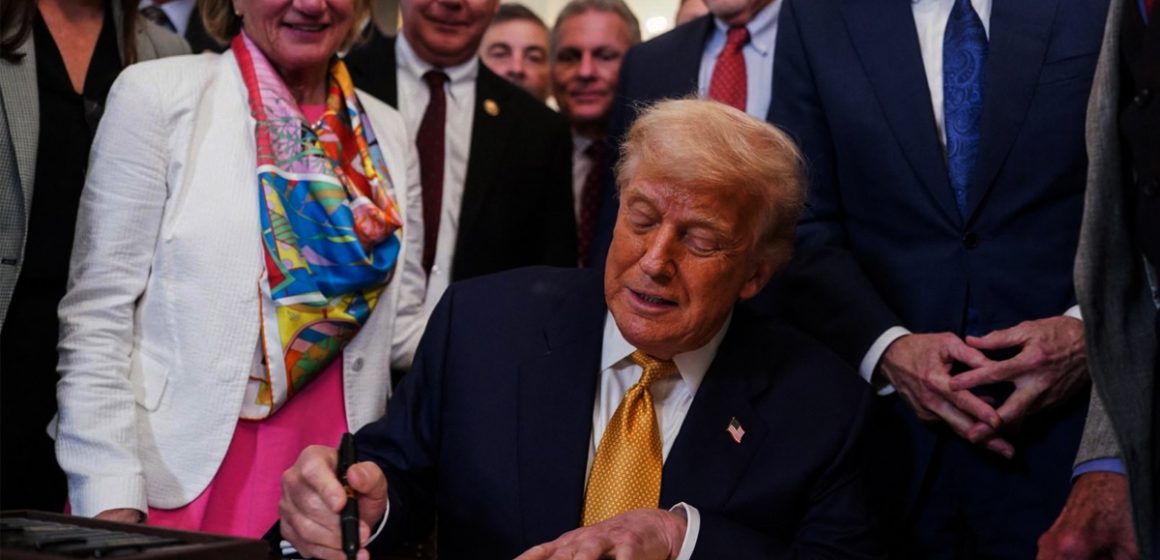 Trump acusa control de cárteles sobre funcionarios mexicanos y promulga ley contra fentanilo