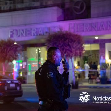 Sicario entra a funeraria y mata al hijo de la mujer que velaban 