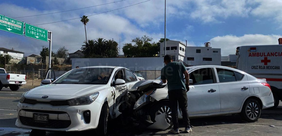 516599466_1128534065969150_7278801738319162569_n Accidente vial en bulevar Padre Kino deja tres personas lesionadas