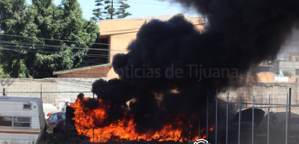6 Controlan incendio en yonke del ejido Francisco Villa sin lesionados