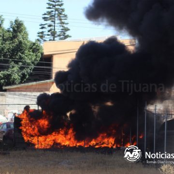 Controlan incendio en yonke del ejido Francisco Villa sin lesionados