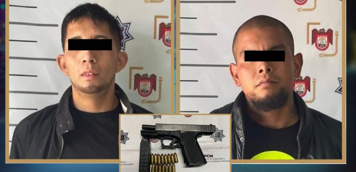 Aseguran a dos hombres por allanamiento, daños y portación de arma