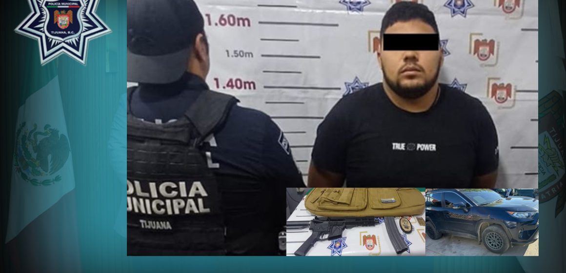 aja Arrestan a individuo por usurpar funciones, en posesión de vehículo robado y fusil de asalto