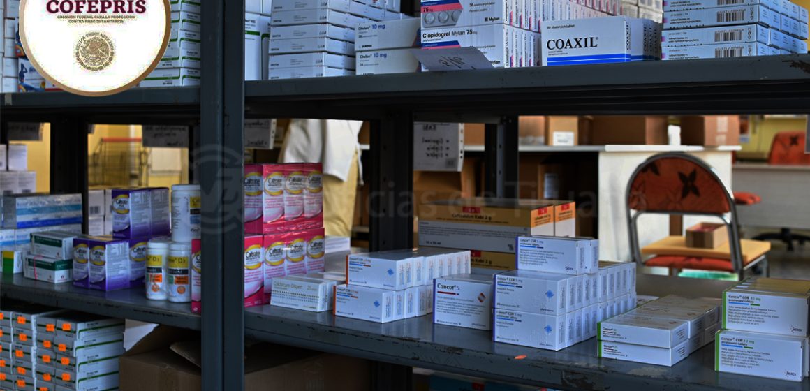 COFEPRIS emitió alerta por venta irregular de jarabe infantil Tempra en vía pública