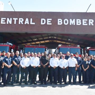 Recibe Bomberos de Tijuana la visita del jefe de Bomberos de San Diego, California
