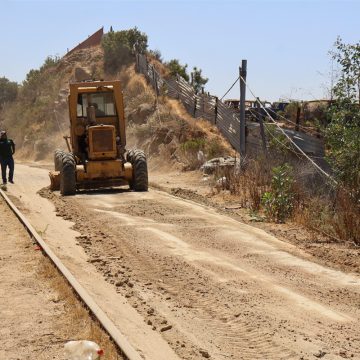 INPRODEUR mejora accesos en rancho nevado con trabajos de motoconformado
