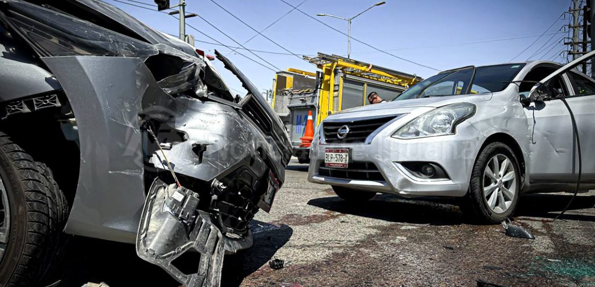 Por ganarle al semáforo, conductor lesiona a automovilista tras choque en el Cucapah