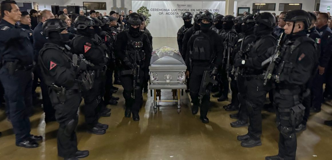 fd Rinden homenaje luctuoso al oficial Juan Carlos Acosta Jiménez