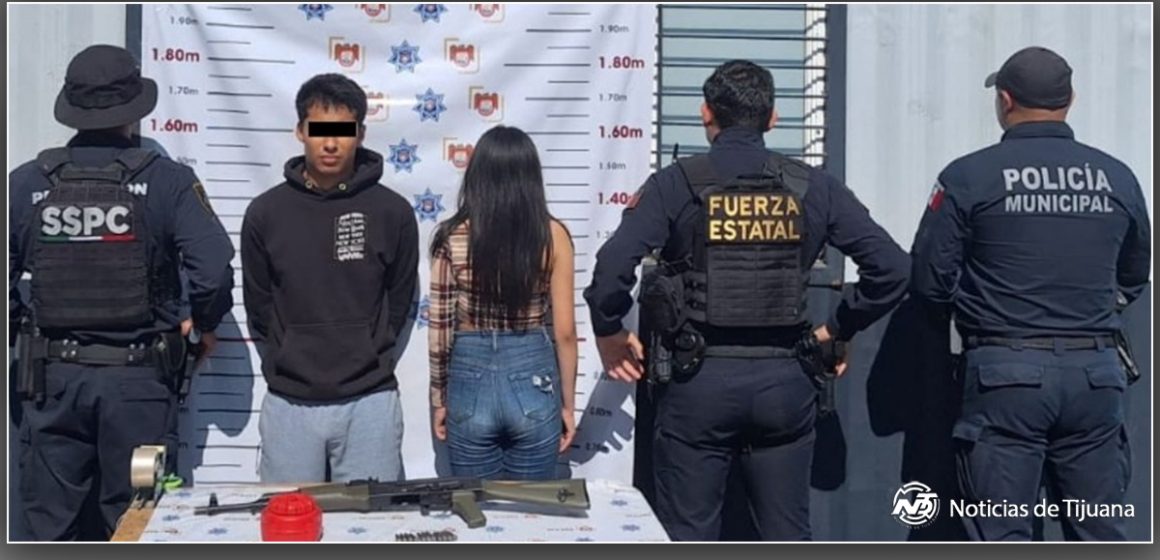 Detienen en Tijuana a hombre y menor con arma de alto poder