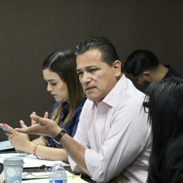 Arturo Aguirre participa en sesiones para mejorar servicios y movilidad