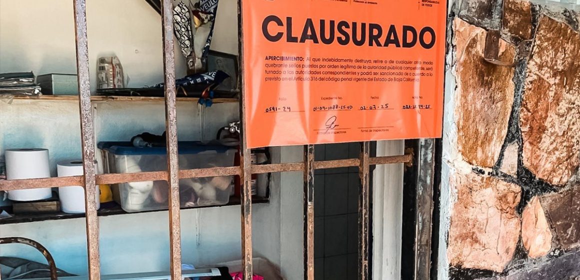 gh Clausuran baños públicos en Playas de Tijuana por derrame de aguas negras