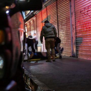 Fallece conductor de taxi en su unidad en la Zona Centro de Tijuana