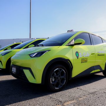 Llegan a Baja California los primeros taxis eléctricos