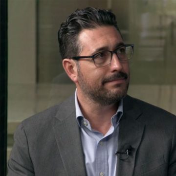 Destitución de Miguel Aguiñiga genera polémica y contraste con elogios de COPARMEX