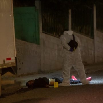 Ejecutan a dos hombres frente a escuela primaria