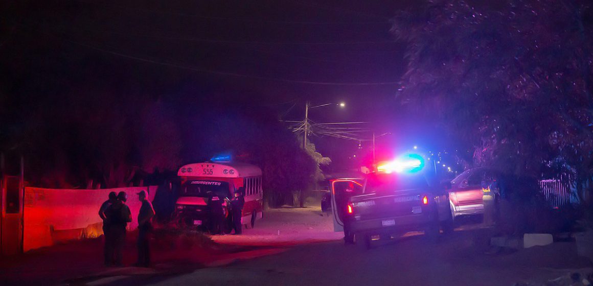 Hombre de 28 años es asesinado a balazos dentro de su camioneta