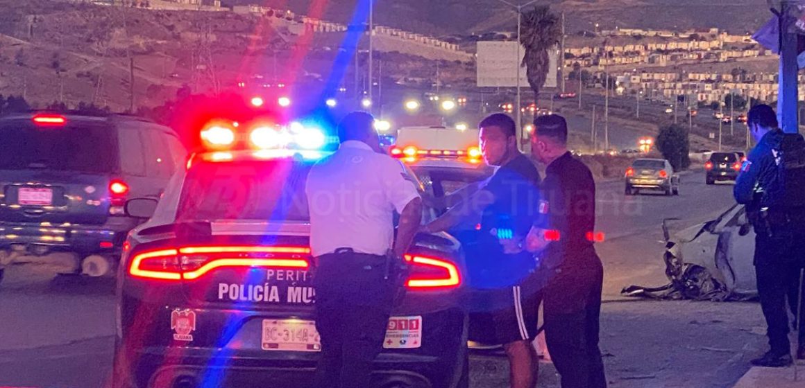 web Conductor en estado de ebriedad se impacta contra muro de contención