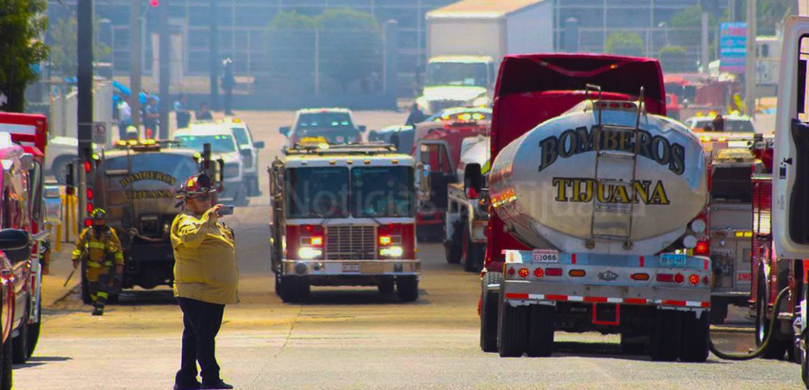 web Fuerte incendio en bodega de triplay del bulevar Industrial