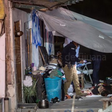 Localizan dos cuerpos humanos sin vida en casa en demolición