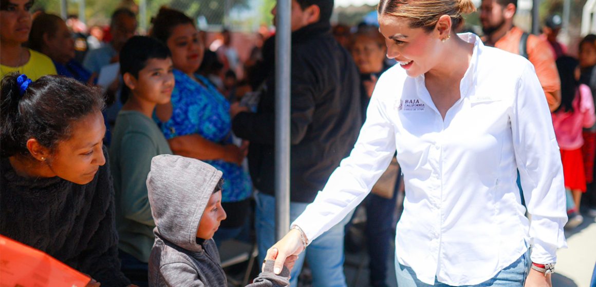 xcv Gobernadora recorre colonias de playas de Rosarito para escuchar y atender de frente a la comunidad