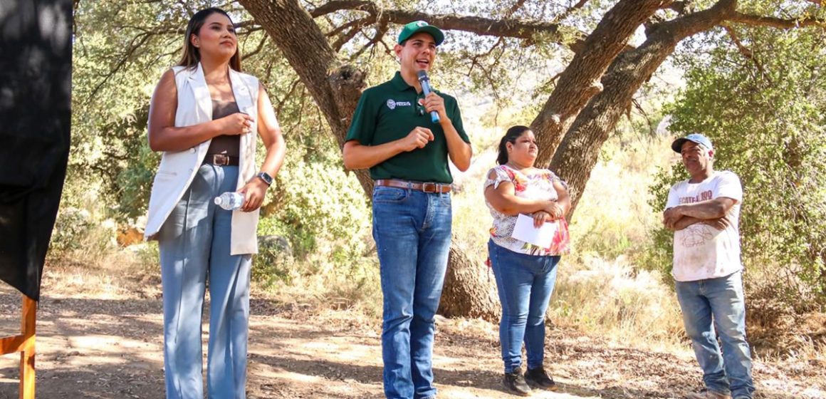 zxc Garantiza alcalde Román Cota acceso a agua potable en cerro alto