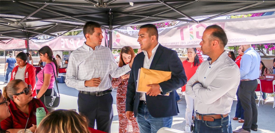 zxc Román Cota acerca el gobierno a la gente en jornada ciudadana