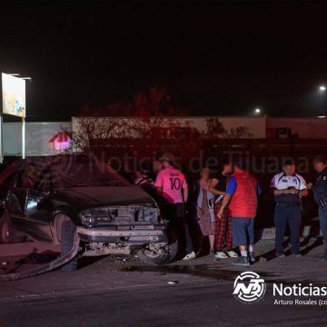 Volcadura en bulevar 2000 cobra dos vidas y deja dos heridos graves Volcadura en bulevar 2000 cobra dos vidas y deja dos heridos graves
