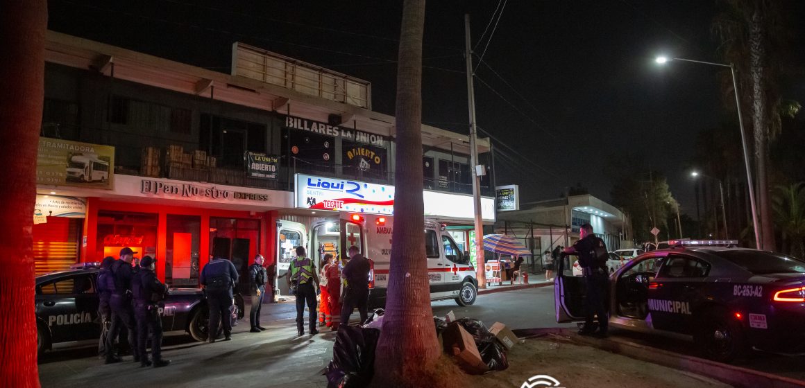 Hombre sufre caída de un segundo piso