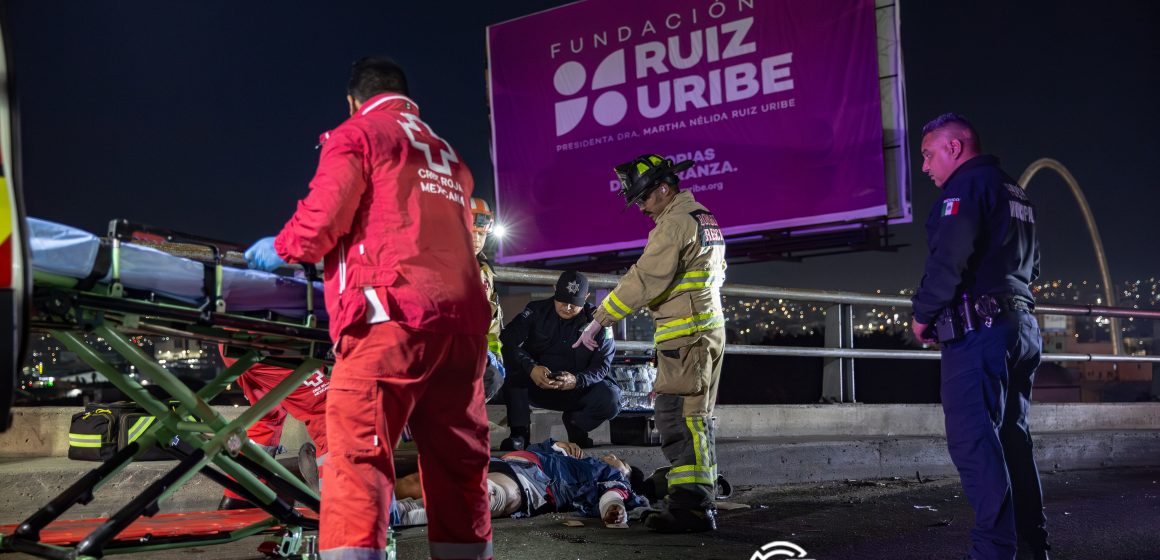 Fuerte accidente entre moto y auto en el puente El Chaparral