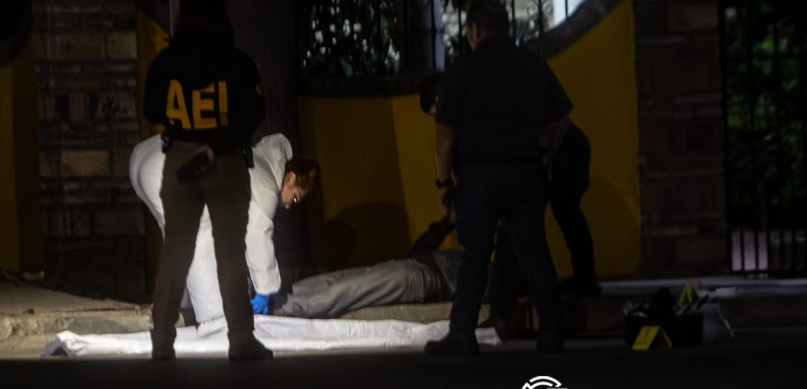 Hombre es abatido a tiros en las calles de Rosarito