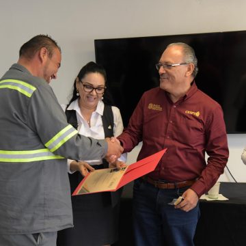 Operadores de excavadoras de la CESPT reciben Certificación de Operación Segura