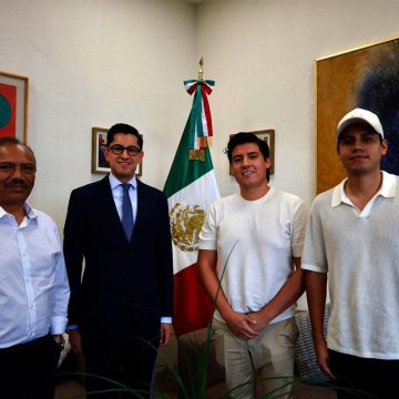 1 Se reúne representante de SRE con mexicanos detenidos en ‘Alligator Alcatraz’