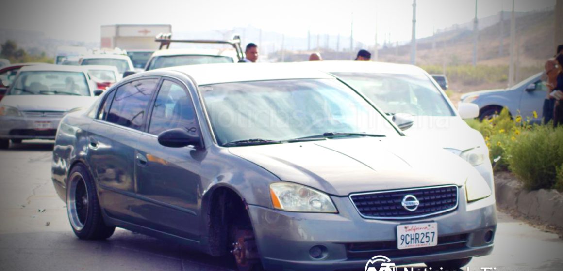 Carambola en retorno de IMOS deja cinco vehículos siniestrados