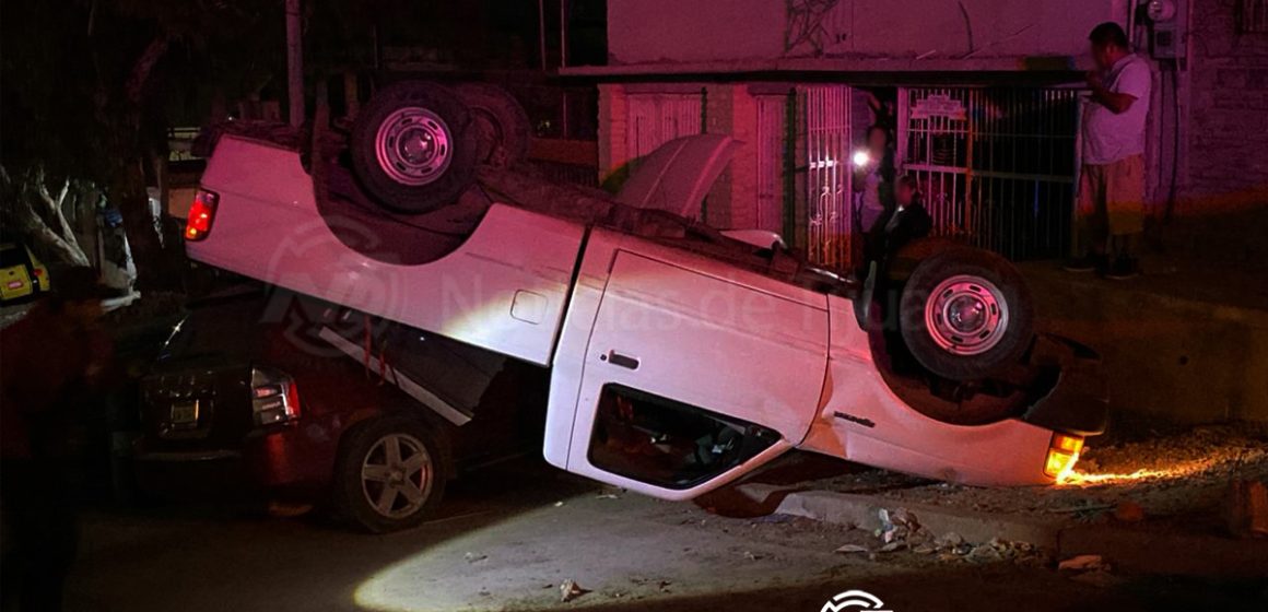 Camioneta sin frenos choca y vuelca en La Morita; cuatro vehículos involucrados